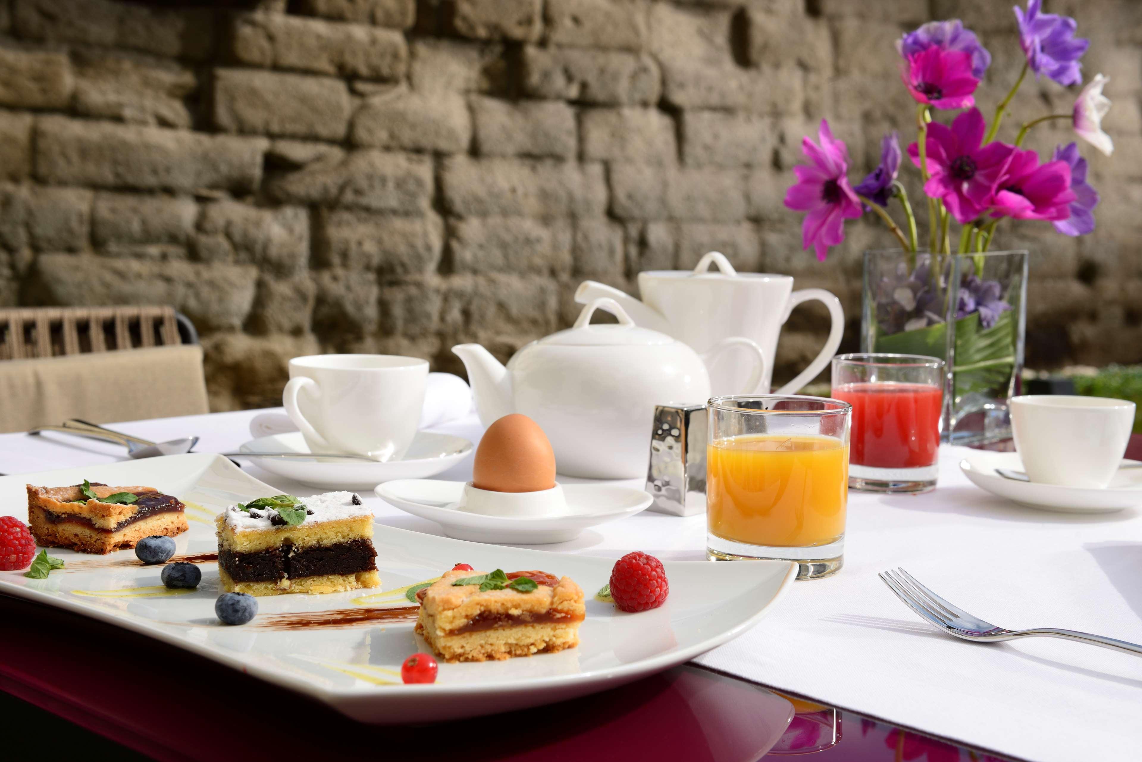 Palazzo Montemartini Rome, A Radisson Collection Hotel Eksteriør bilde A breakfast table