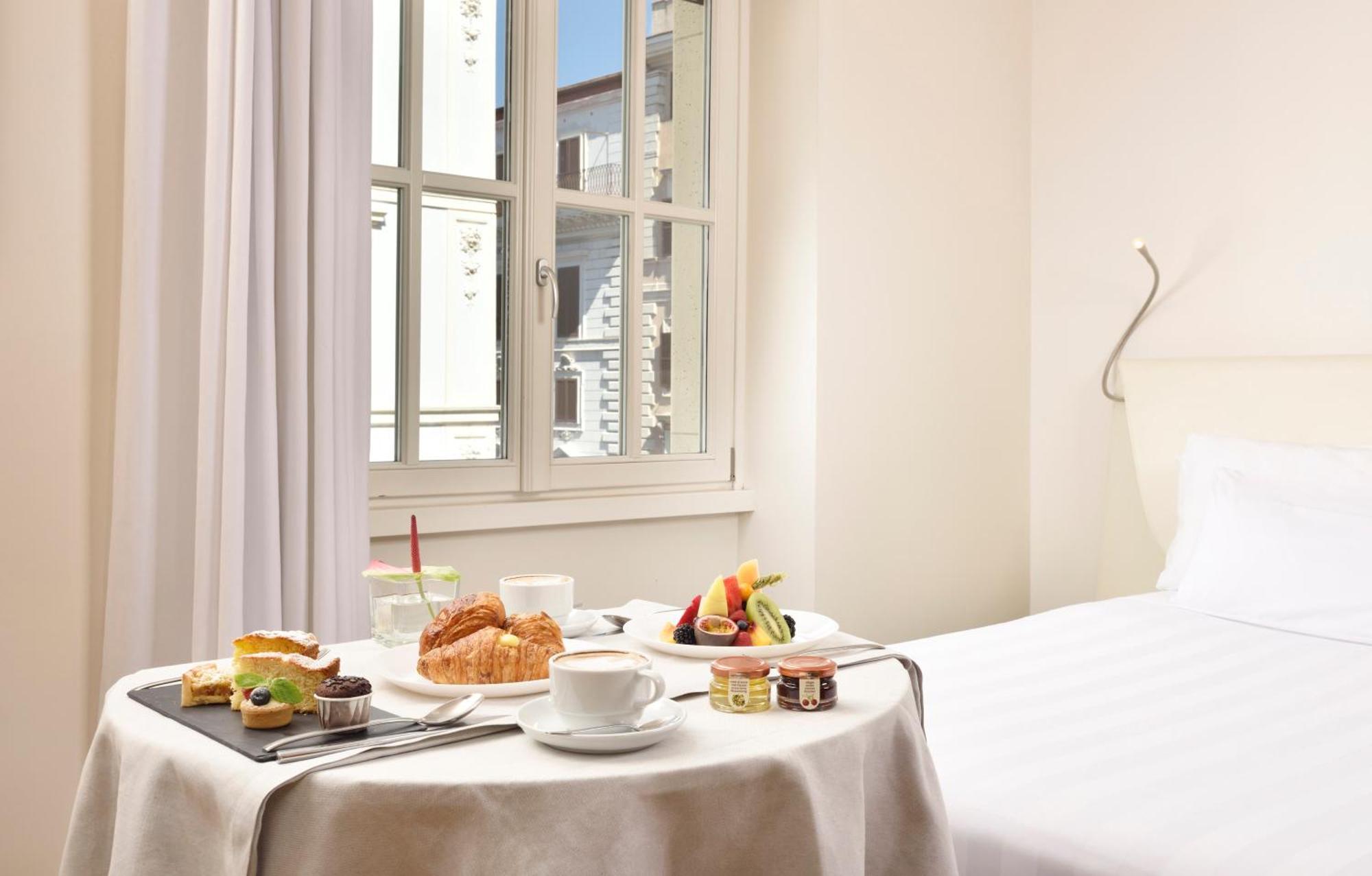 Palazzo Montemartini Rome, A Radisson Collection Hotel Eksteriør bilde Breakfast in bed