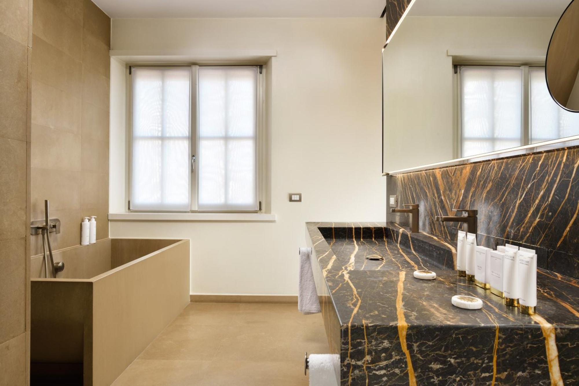 Palazzo Montemartini Rome, A Radisson Collection Hotel Eksteriør bilde Bathroom